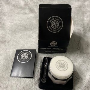 Forever Flawless White Diamond infused facial peeling gel